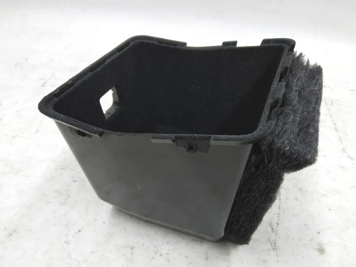 Вещевое отделение центральной консоли (подлокотника) Audi E-tron 4KE864981A