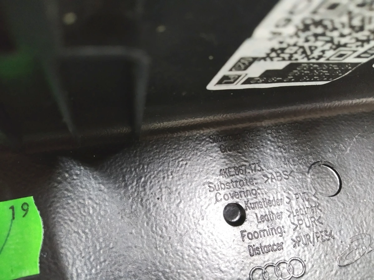 Підлокітник карти двері передньої лівої WJC soul/felsgrau Audi E-tron 4KE867173B