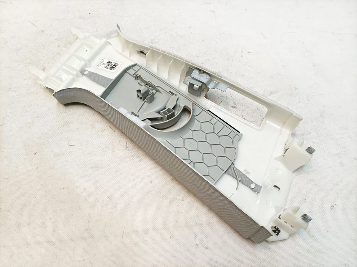 Облицювання стійки B ліва верхня mondsilber 3FW Audi E-tron 4KE867243B