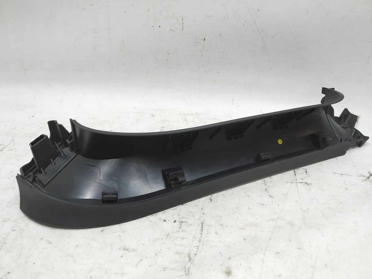 Облицювання кришки багажника внутрішня ліва верхня Audi E-tron 4KE867607