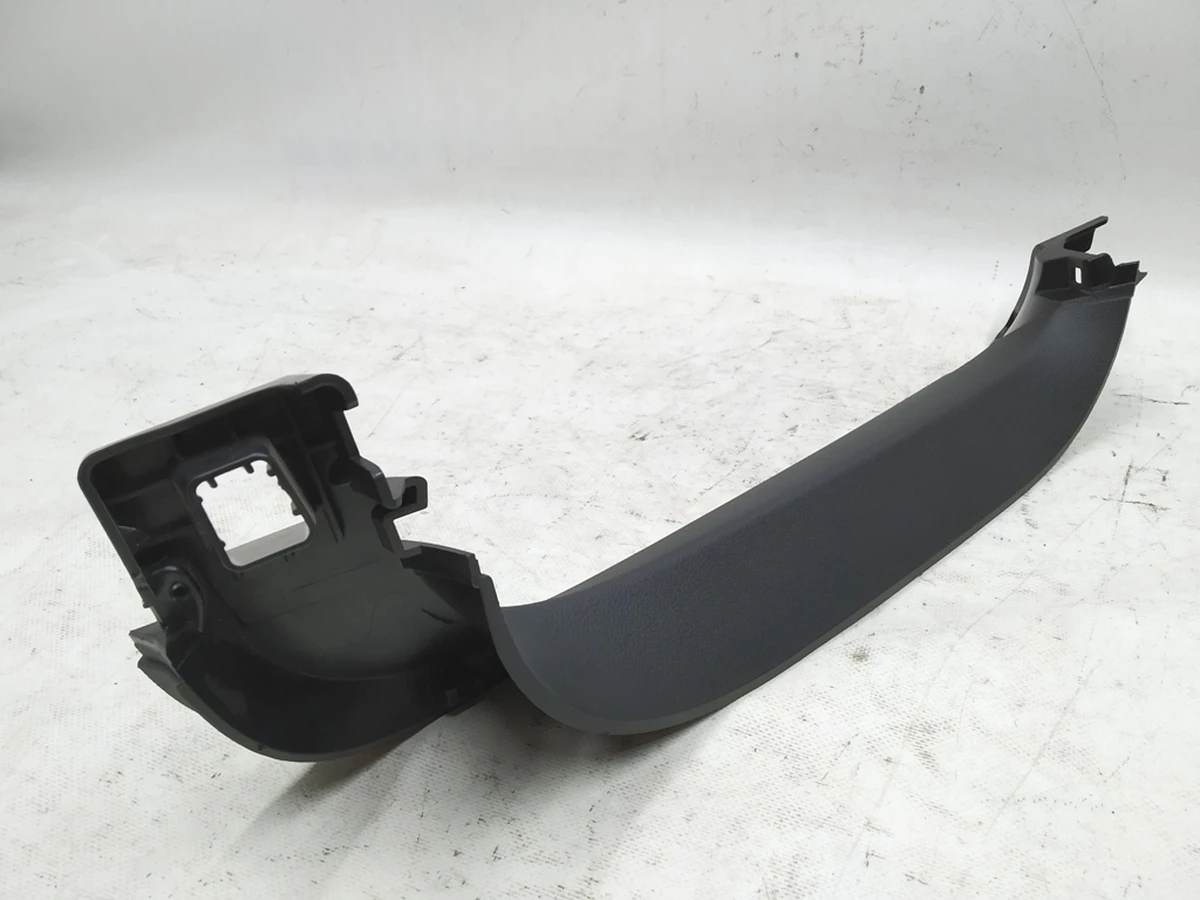 Облицювання кришки багажника внутрішня ліва верхня Audi E-tron 4KE867607