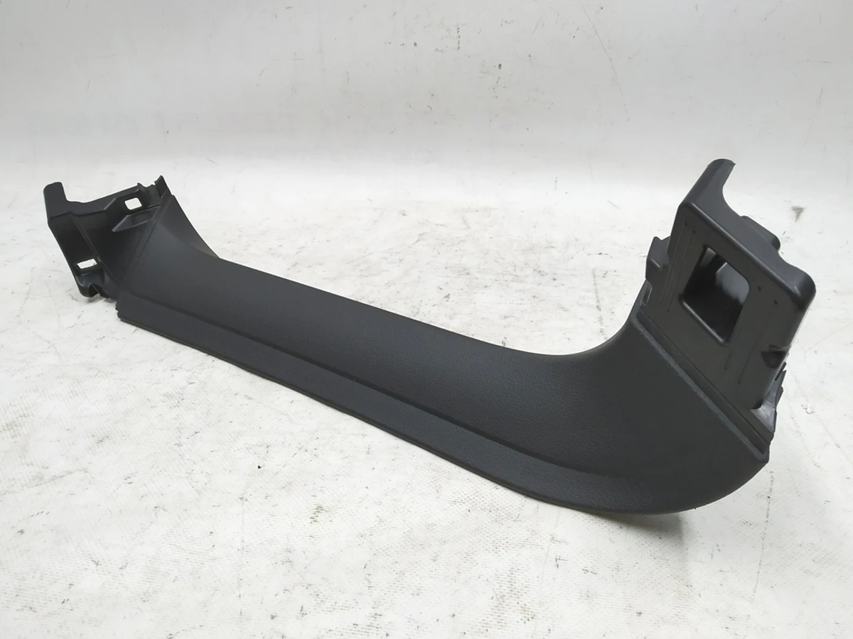 Облицювання кришки багажника внутрішня ліва верхня Audi E-tron 4KE867607