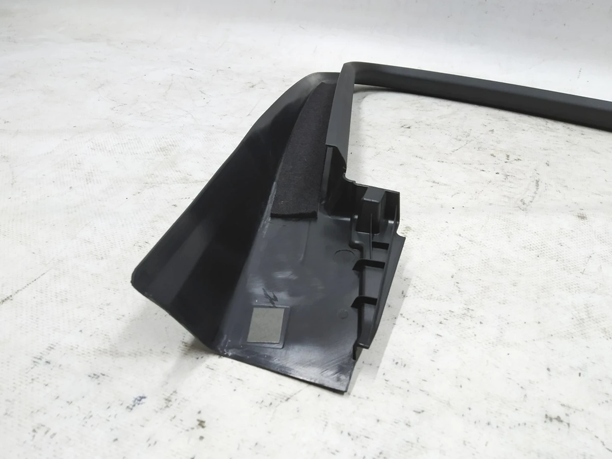 Облицовка проёма стекла двери передней правая внутренняя Audi E-tron 4KE867610