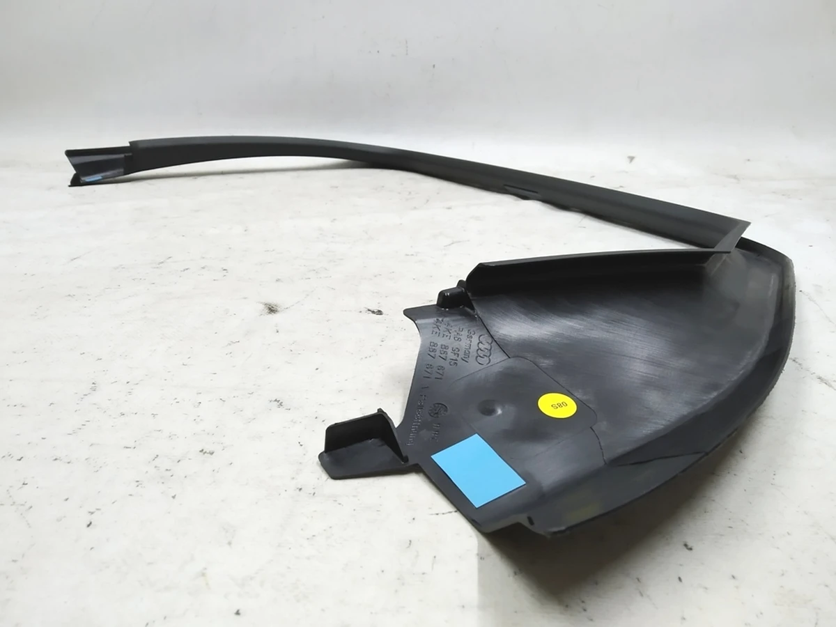 Facing of an aperture of glass of a door of a back left internal Audi E-tron 4KE867671