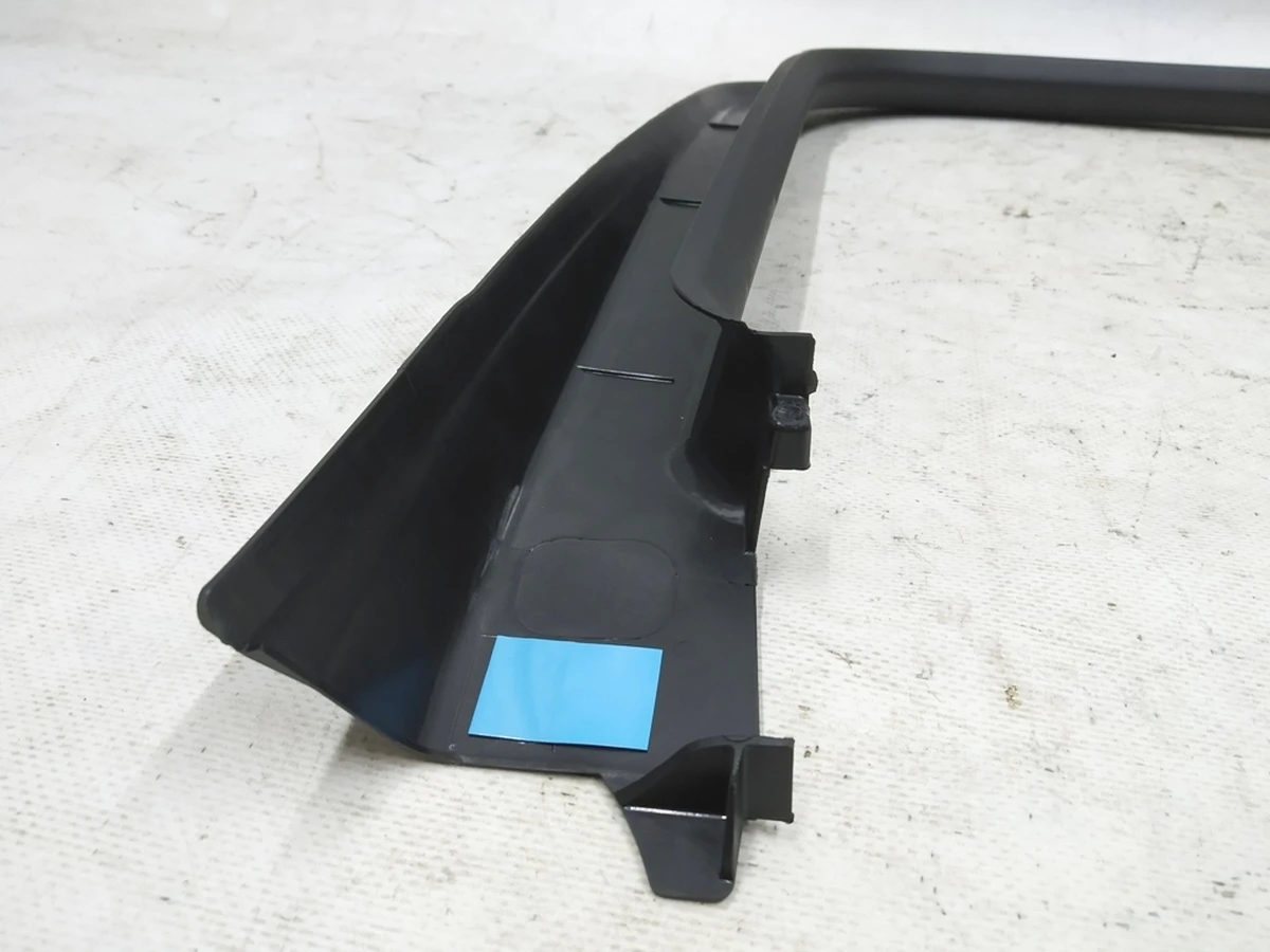 Facing of an aperture of glass of a door of a back left internal Audi E-tron 4KE867671