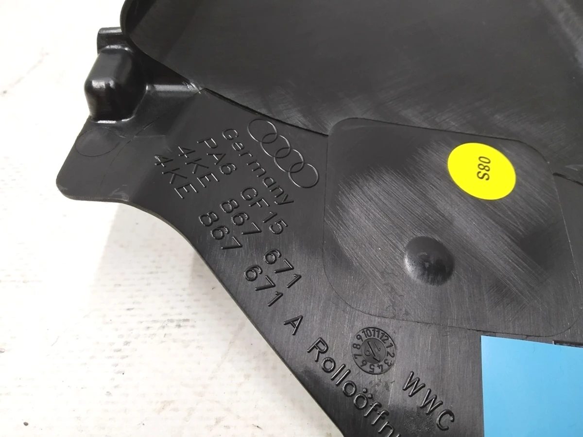 Facing of an aperture of glass of a door of a back left internal Audi E-tron 4KE867671