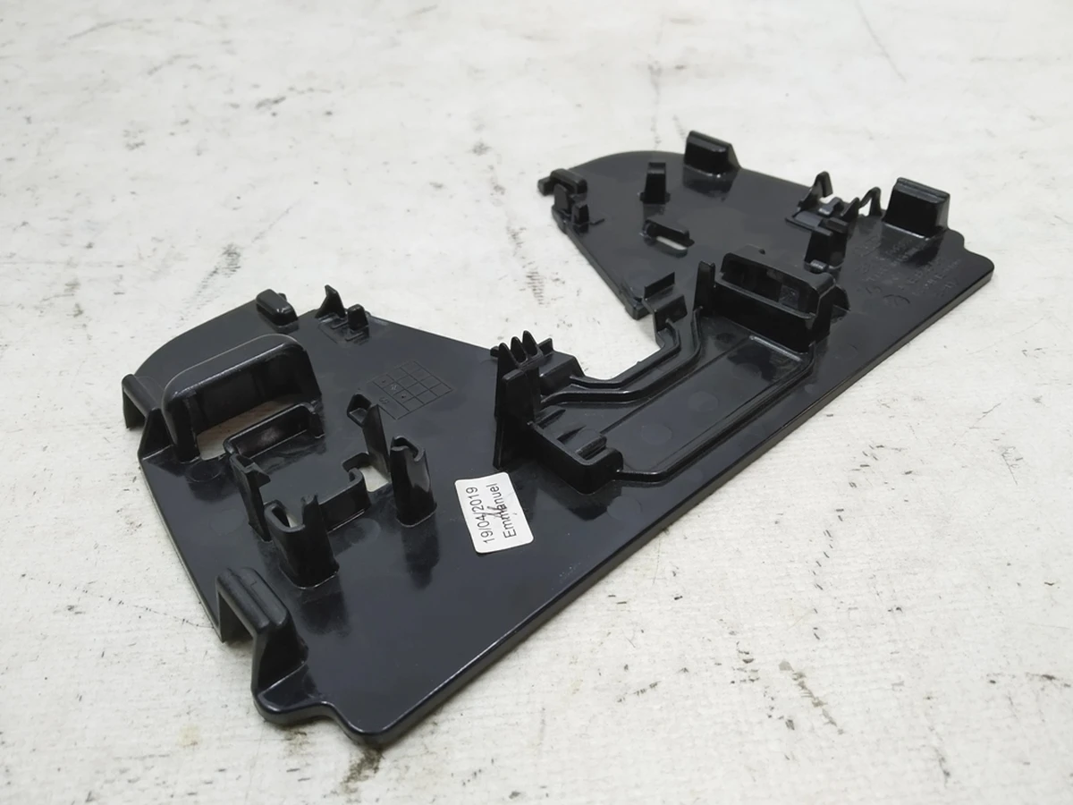 Пластина крепления камеры передней вспомогательных систем водителя Audi E-tron 4KE868033