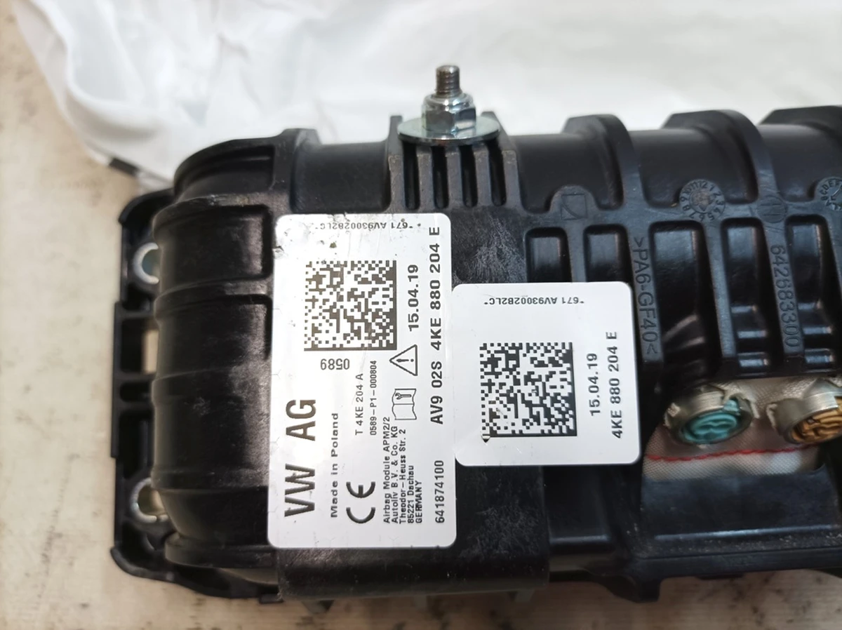 Подушка безопасности передней панели (торпедо) переднего пассажира с повреждением Audi E-tron 4KE880204E