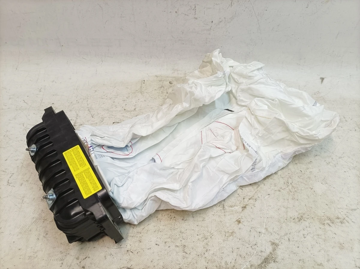 Подушка безопасности передней панели (торпедо) переднего пассажира с повреждением Audi E-tron 4KE880204E