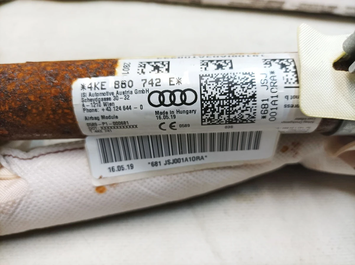 Модуль верхней подушки безопасности правой Audi E-tron 4KE880742E