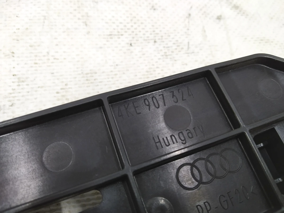 Bracket signal amplifier right rear Audi E-tron 4KE907324