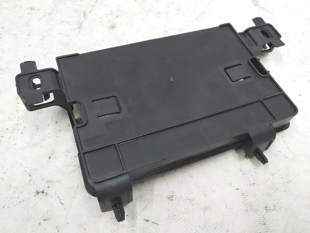 Кронштейн блока диагностического интерфейса Audi E-tron 4KE907339