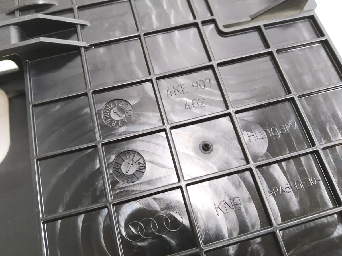 Кронштейн центрального блоку управління інформаційної системи Audi E-tron 4KE907462