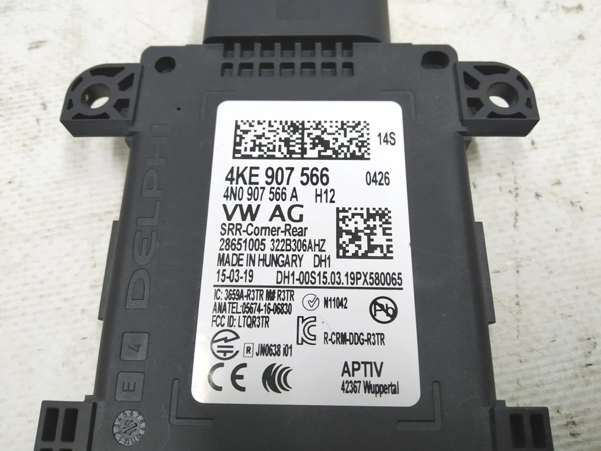 Блок управления ассистента смены полосы движения правый Audi E-tron 4KE907566