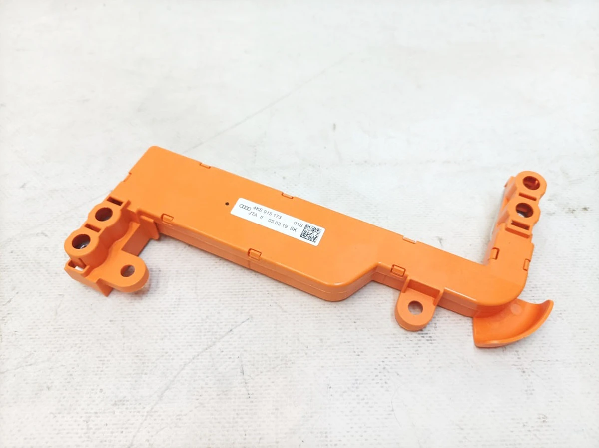 Соединитель высоковольтный передний левый Audi E-tron 4KE915173