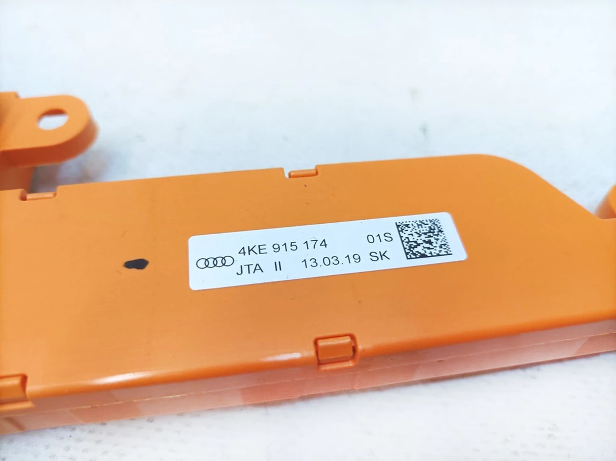 Високовольтний передній правий Audi E-tron 4KE915174