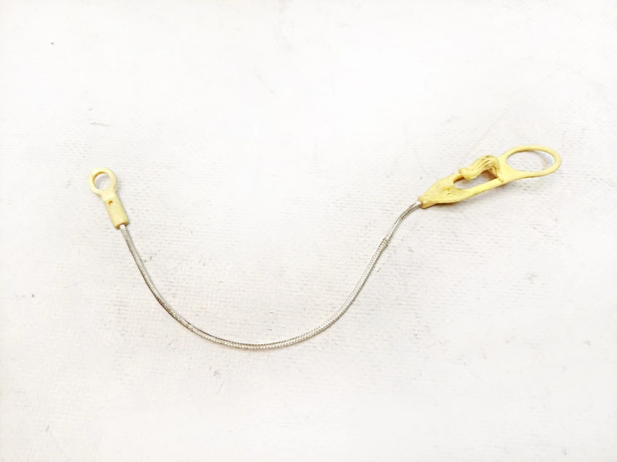 Шнурок механізму аварійного розблокування порту заряджання Audi E-tron 4KE915491