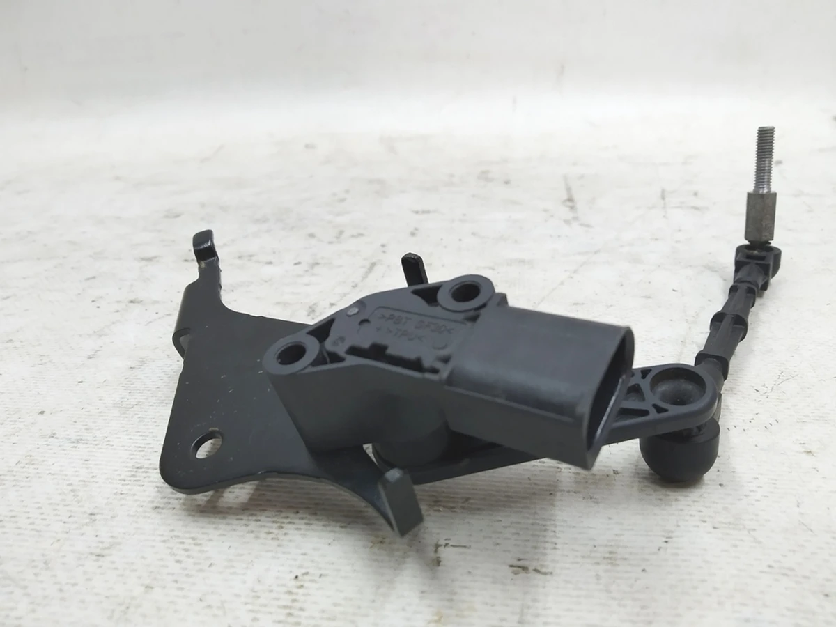 Датчик дорожнього просвіту лівий задній з кронштейном Audi E-tron 4KE941309D