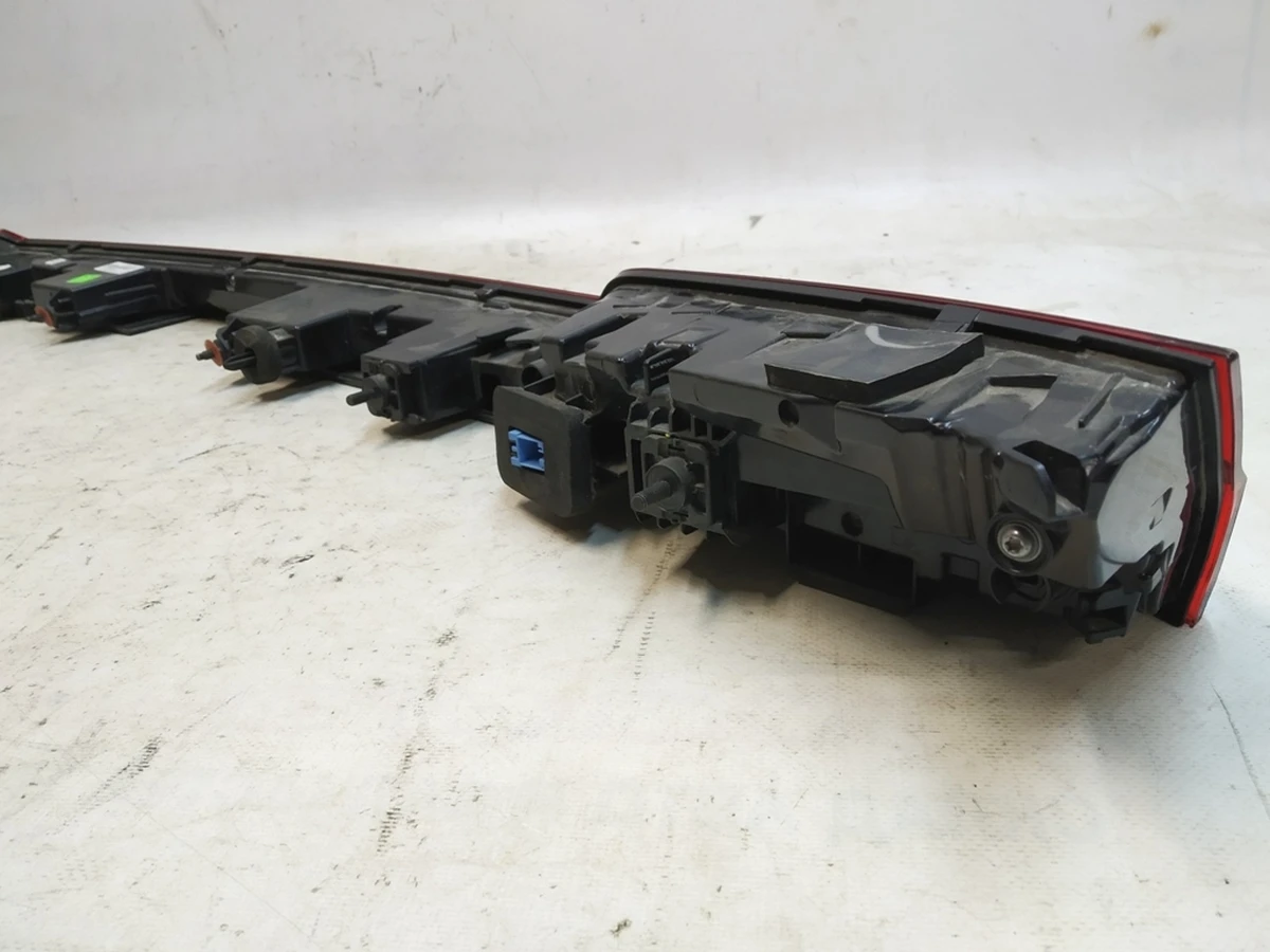 Rear LED lamp assembly damaged Audi E-tron 4KE945095E
