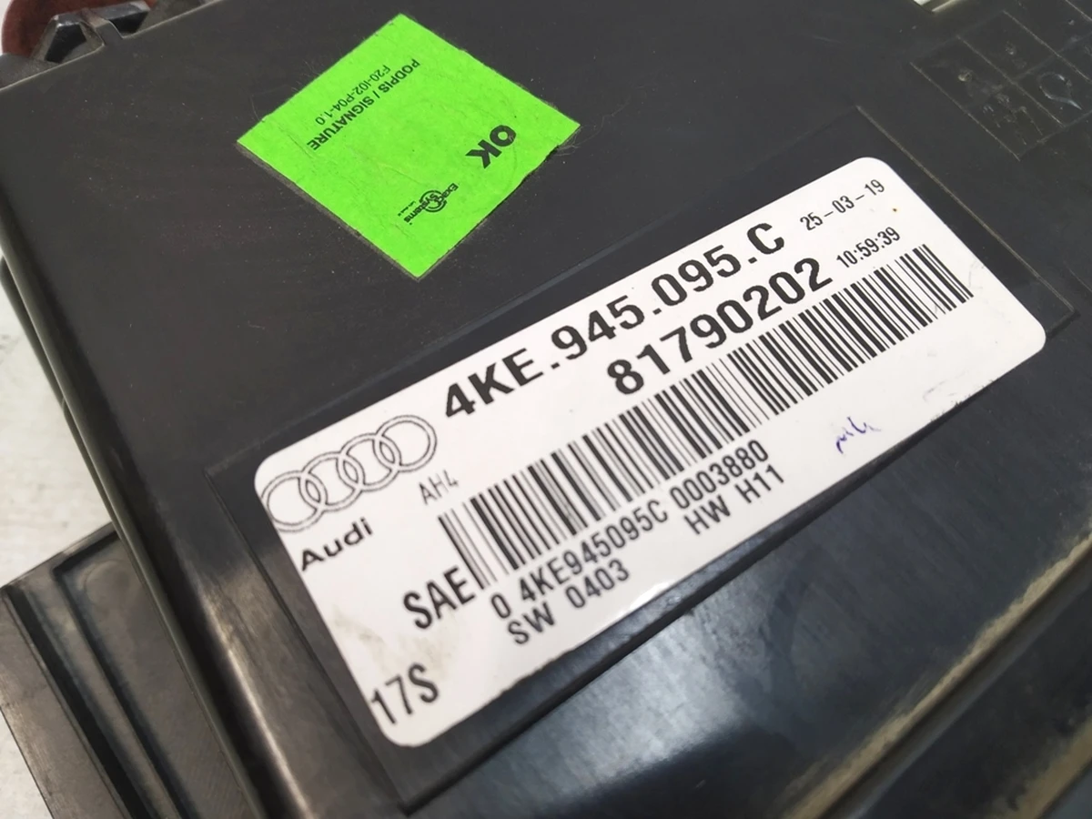 Rear LED lamp assembly damaged Audi E-tron 4KE945095E