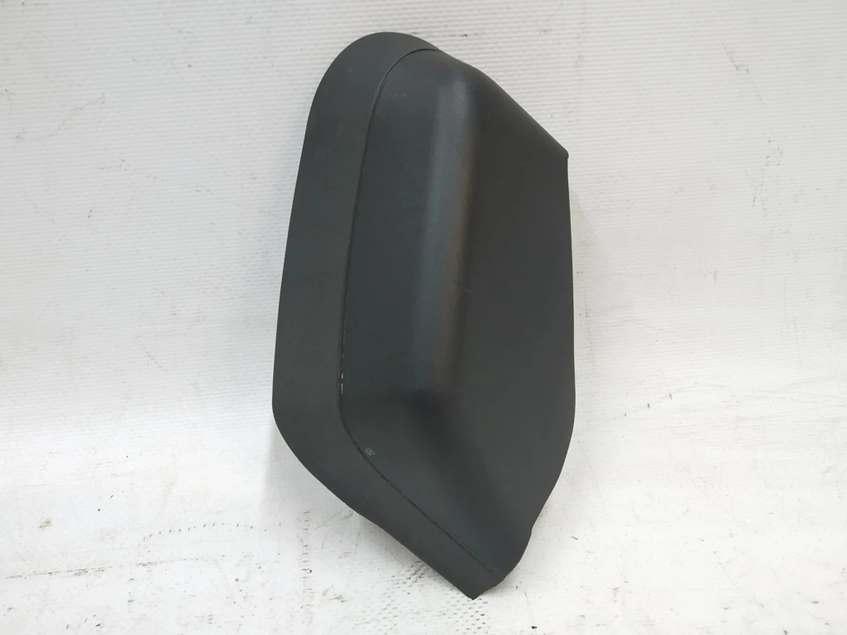 Накладка боковая заднего фонаря левая с повреждением Audi E-tron 4KE945255A