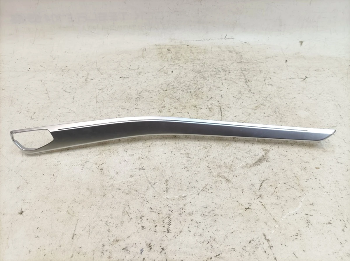 Накладка підлокітника карти дверей задньої правої (пошкоджений світлопровідний елемент) Audi E-tron 4KE947188B