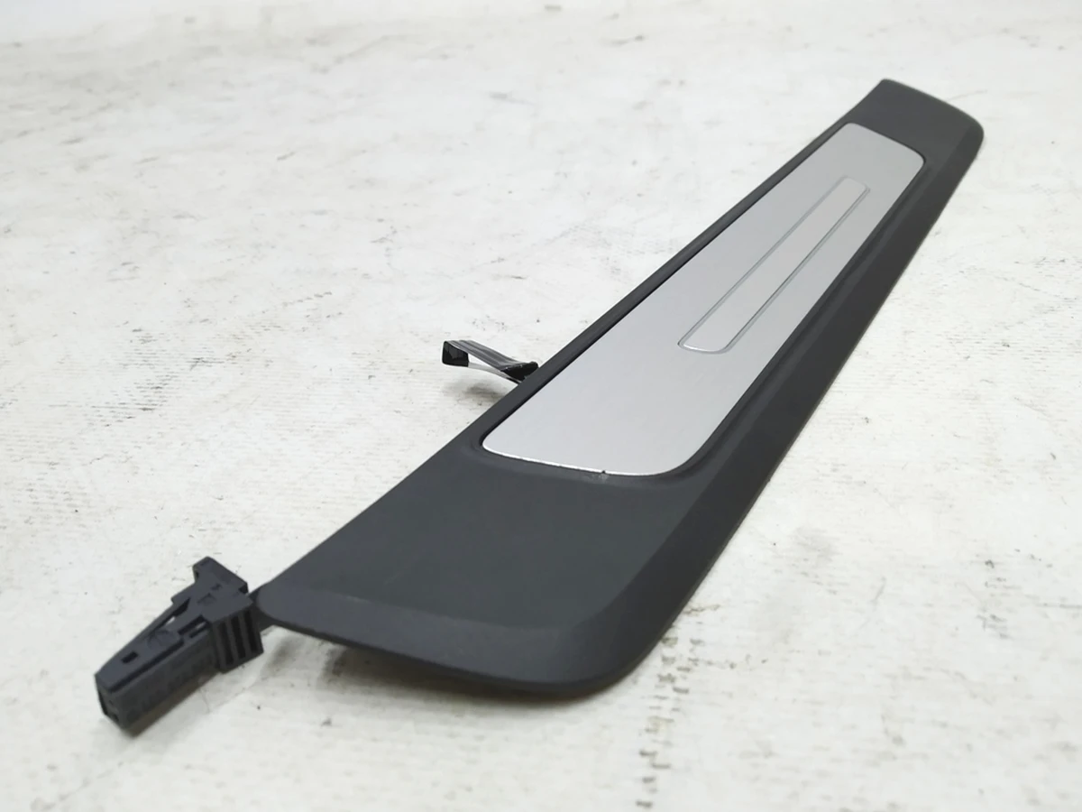 Накладка порога заднього лівого з підсвічуванням Audi E-tron 4KE947427