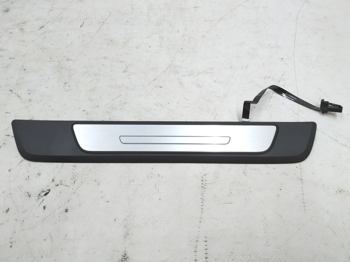 Накладка порога заднього правого з підсвічуванням Audi E-tron 4KE947428