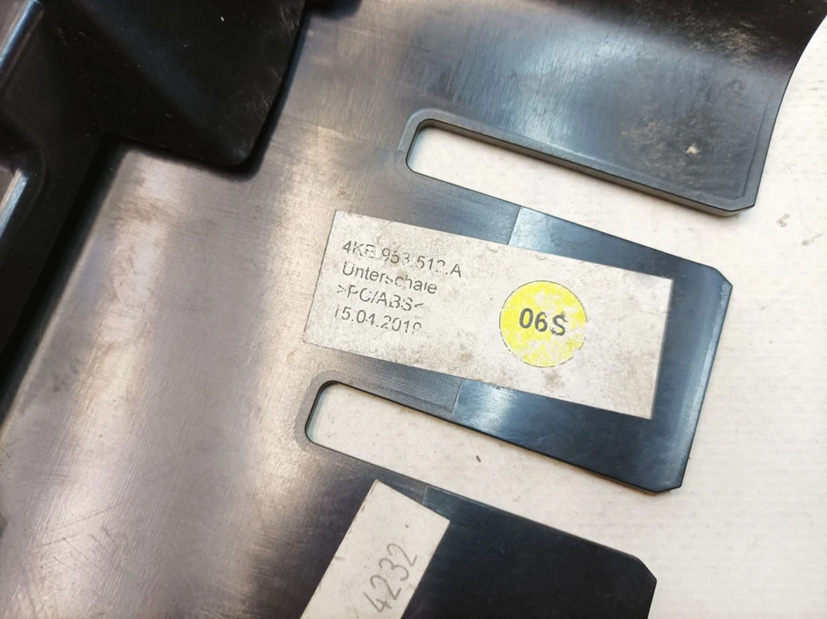 Steering column trim lower part with damage Audi E-tron 4KE953512A