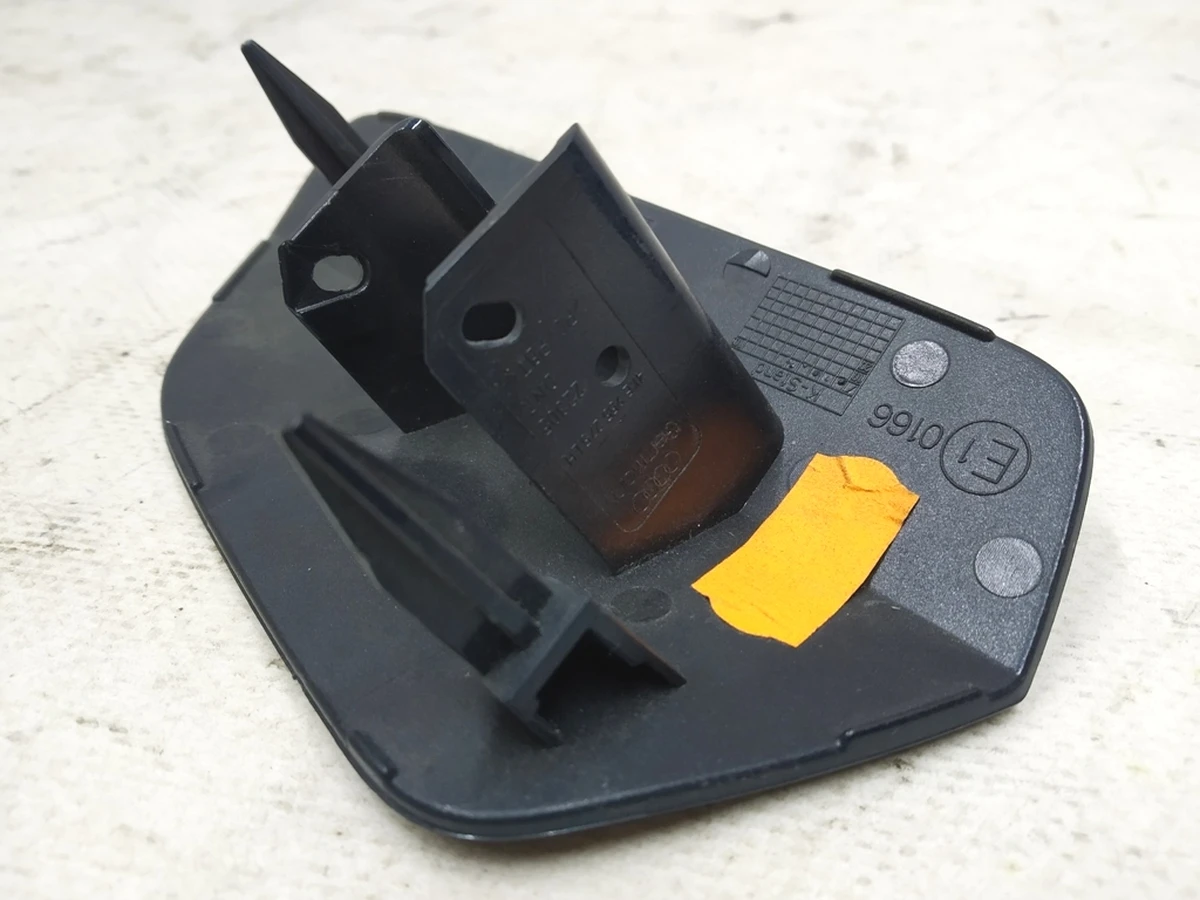 Заглушка переднього бампера ліва LV5Z з пошкодженням Audi E-tron 4KE955275