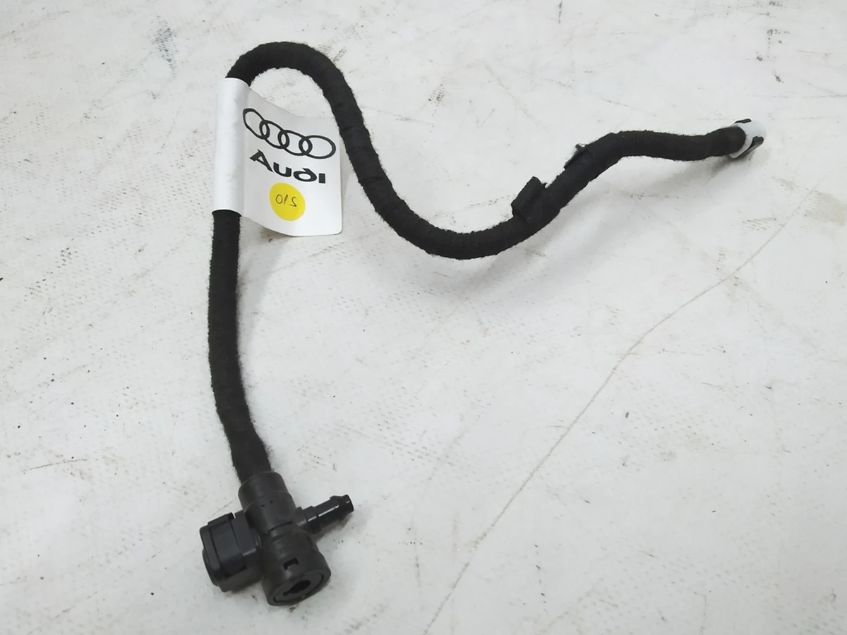 Трубка стеклоомывателя крышки багажника Audi E-tron 4KE955961