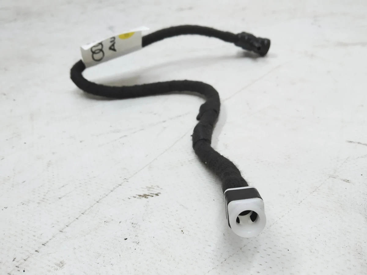 Трубка стеклоомывателя крышки багажника Audi E-tron 4KE955961