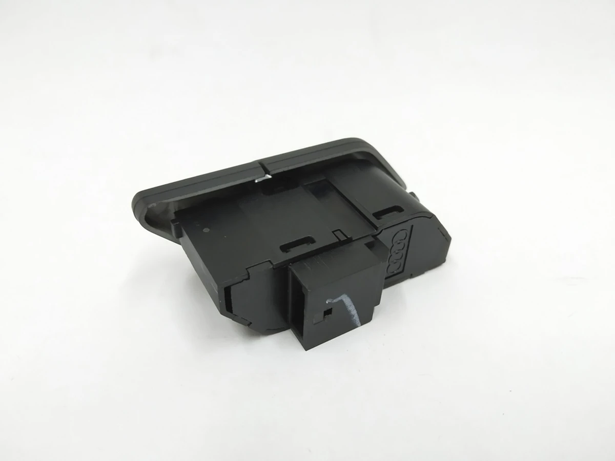 Кнопка блокування центрального замка двері передньої правої Audi E-tron 4KE962108