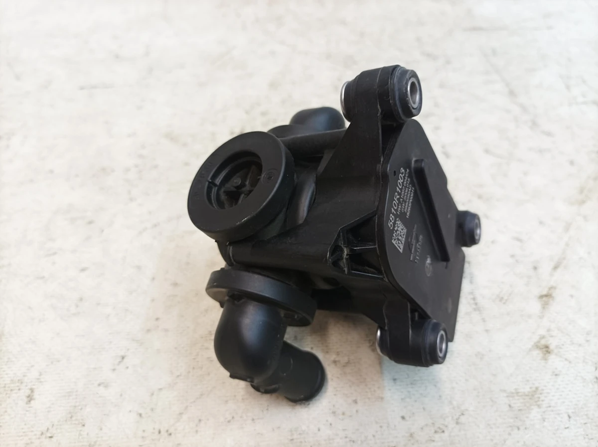 Клапан електричний системи охолодження із пошкодженням Audi E-tron 4KE963375K