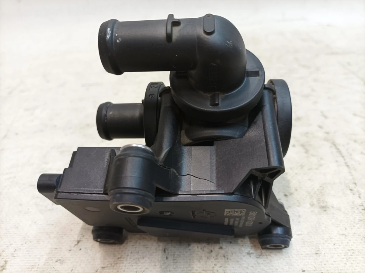 Клапан електричний системи охолодження із пошкодженням Audi E-tron 4KE963375K