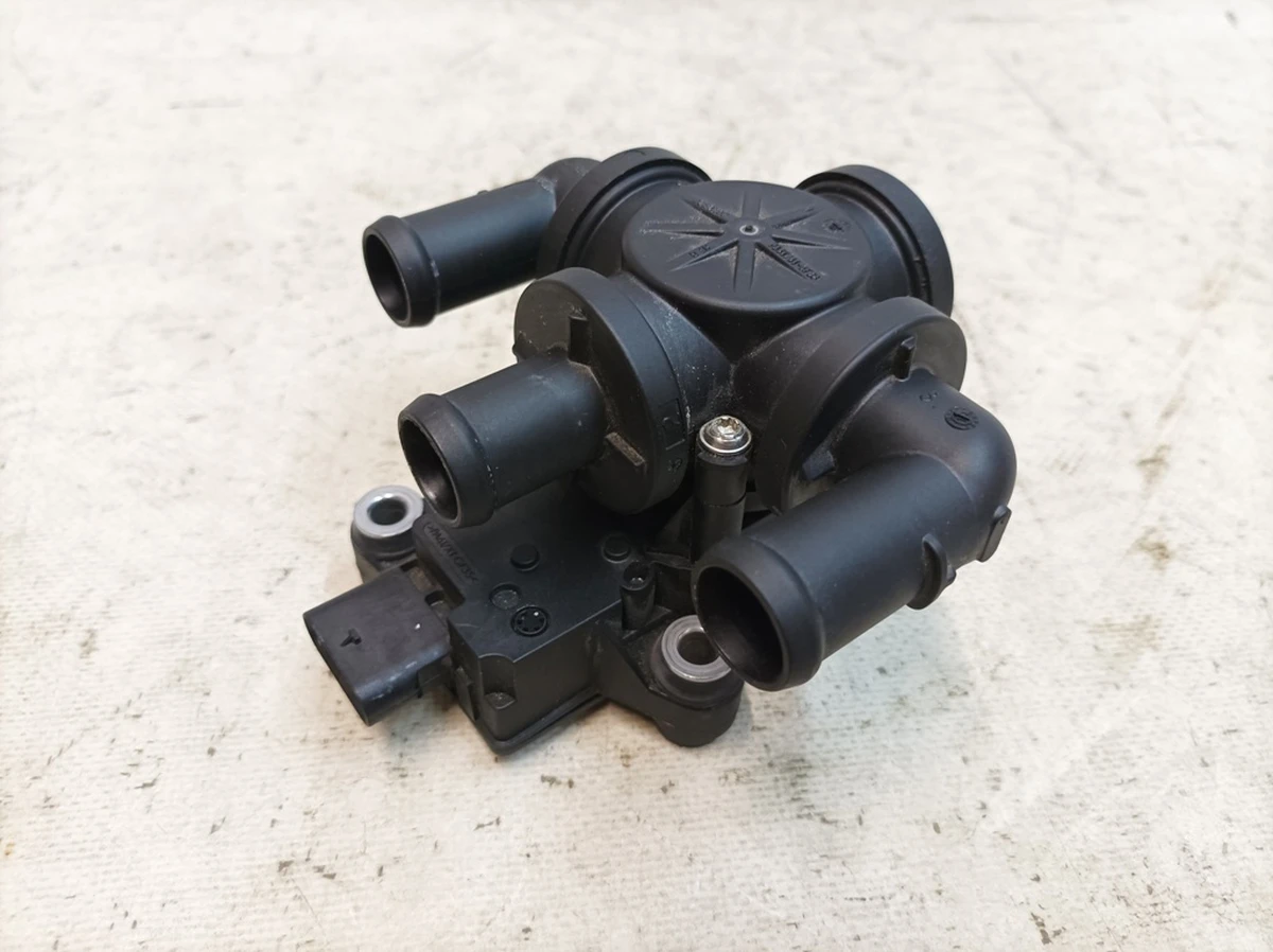 Клапан електричний системи охолодження із пошкодженням Audi E-tron 4KE963375K