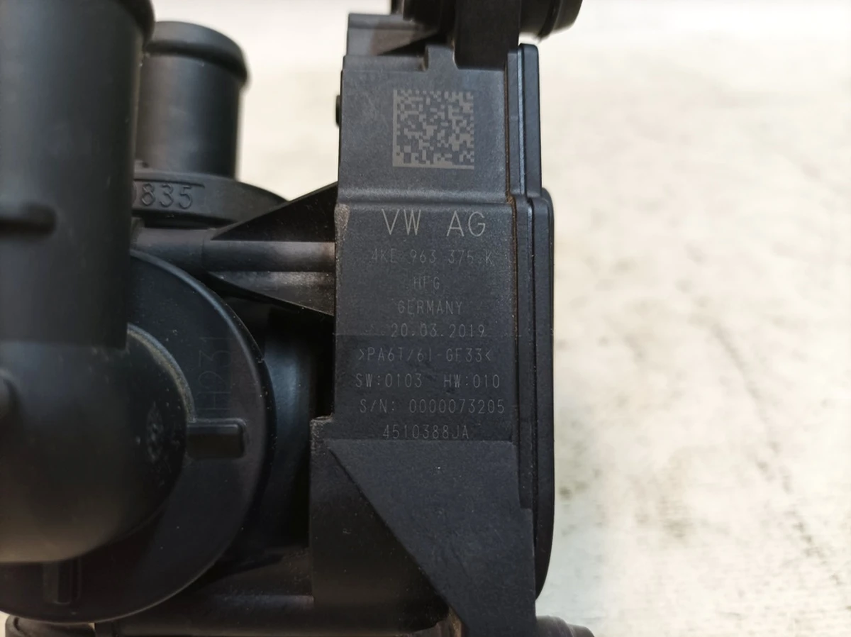 Клапан електричний системи охолодження із пошкодженням Audi E-tron 4KE963375K