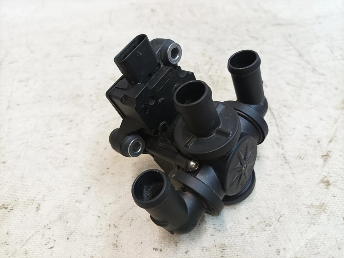 Клапан електричний системи охолодження із пошкодженням Audi E-tron 4KE963375K