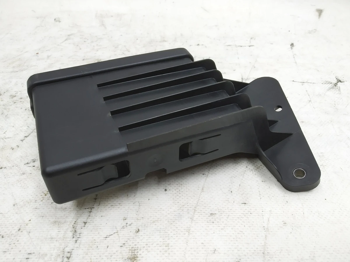 Кронштейн блоку керування системи терморегулювання Audi E-tron 4KE965557B