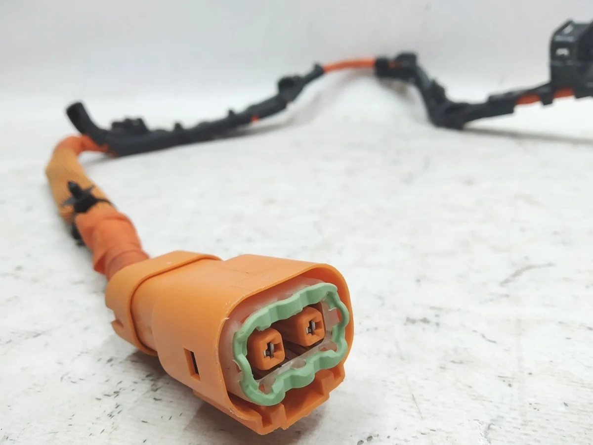 Електропроводка високовольтна з каналами кріплення у зборі Audi E-tron 4KE971008P