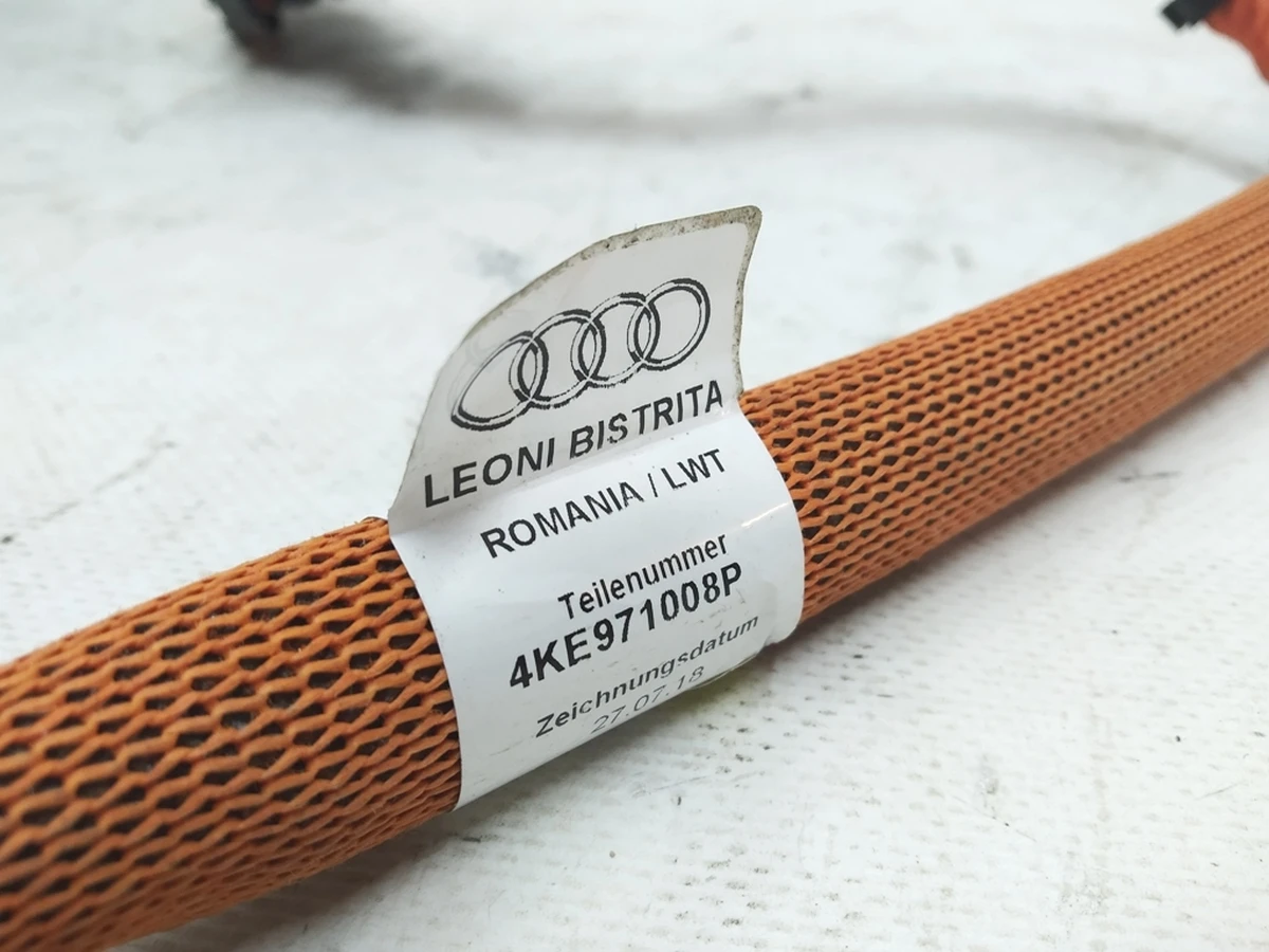 Електропроводка високовольтна з каналами кріплення у зборі Audi E-tron 4KE971008P