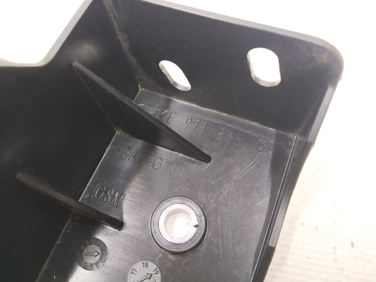 Кронштейн высоковольтных проводов Audi E-tron 4KE971845G