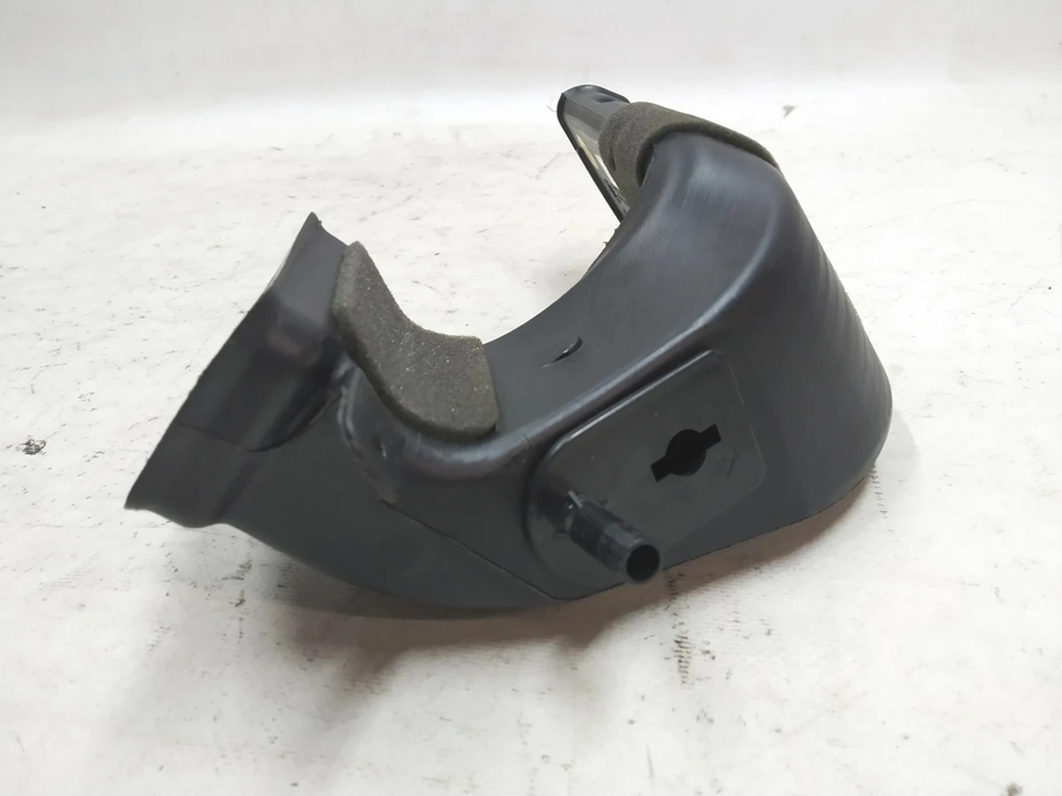 Воздуховод передней панели левый Audi E-tron 4KL819725A