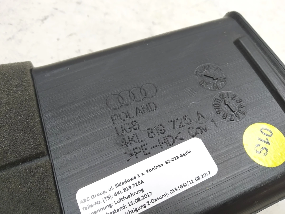 Воздуховод передней панели левый Audi E-tron 4KL819725A