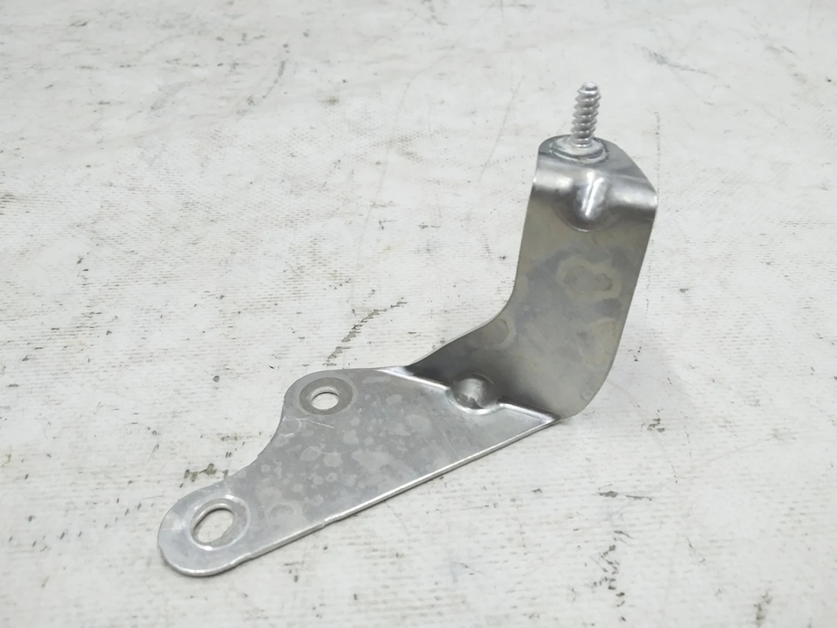 Кронштейн трубопроводу холодоагенту Audi E-tron 4KL820195A