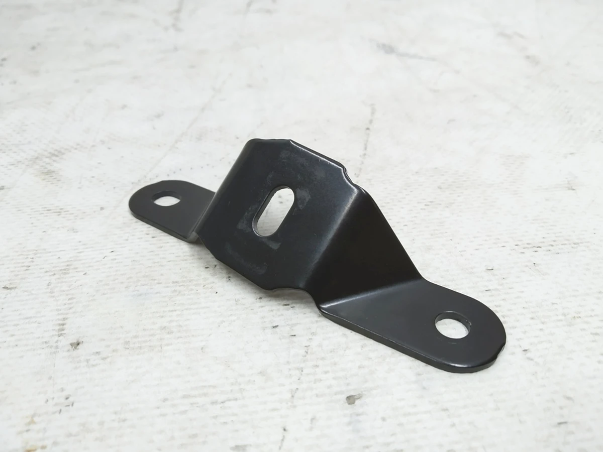 Кронштейн трубопроводу холодоагенту Audi E-tron 4KL820195C