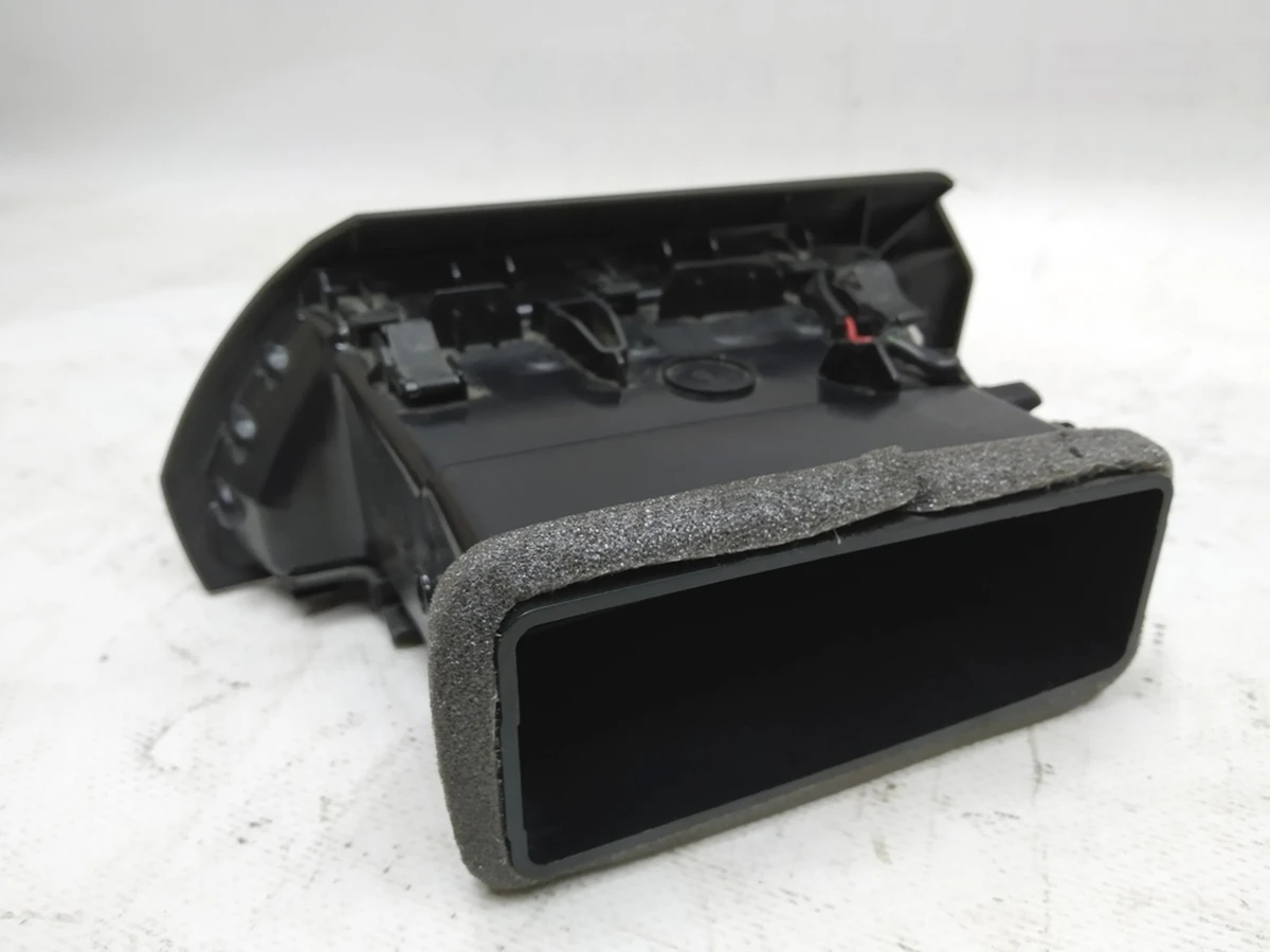 Дефлектор передней панели пассажирский правый в сборе 6PS Audi E-tron 4KL820902A