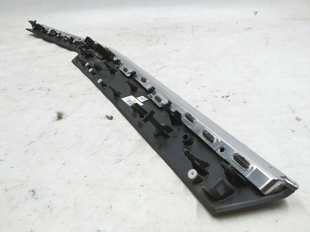 Накладка декоративная передней панели с подсветкой 2XB орех коричневый Audi E-tron 4KL853190E