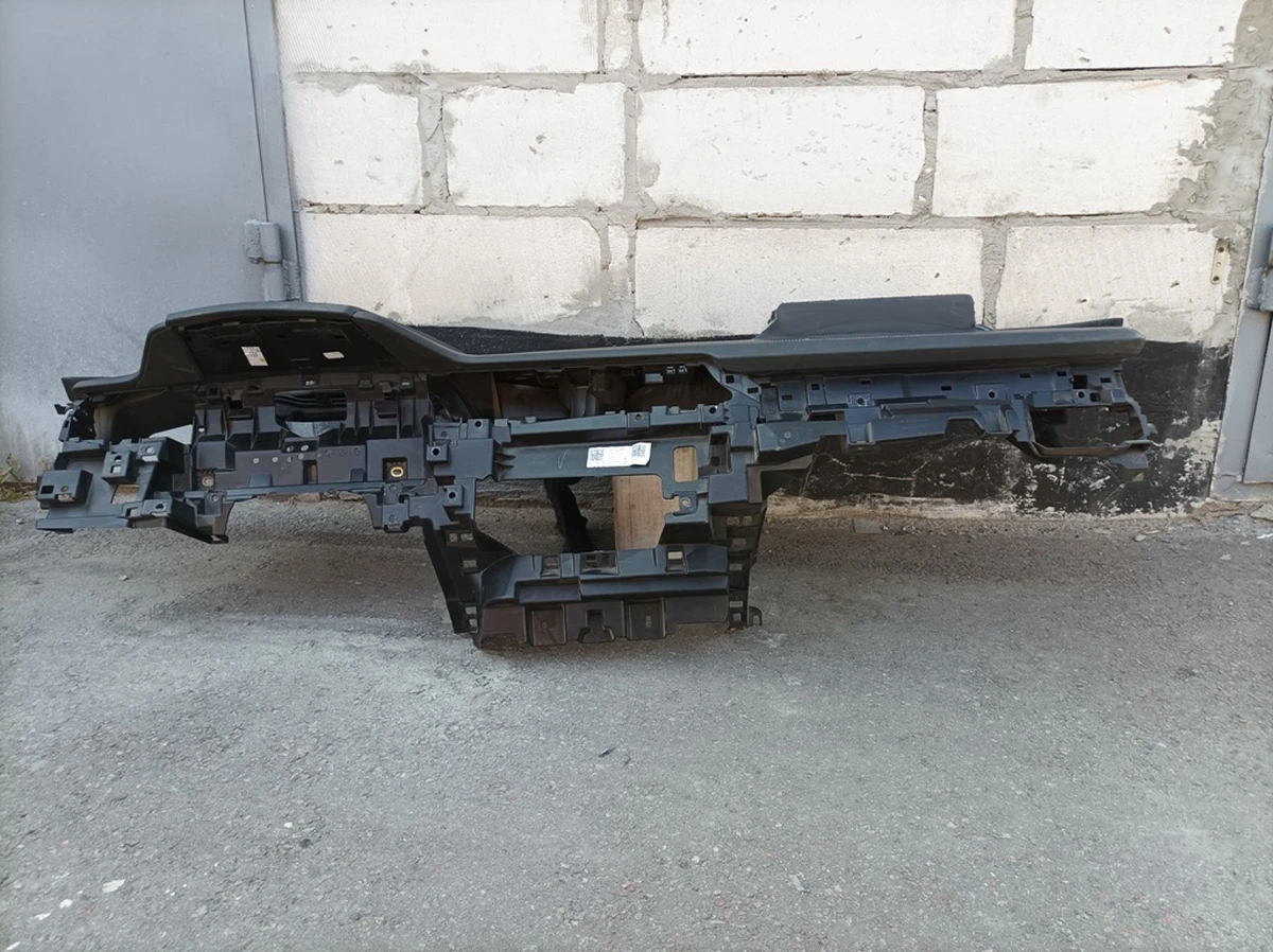 Панель приборов с воздуховодом (торпедо) с повреждением Audi E-tron 4KL857001D