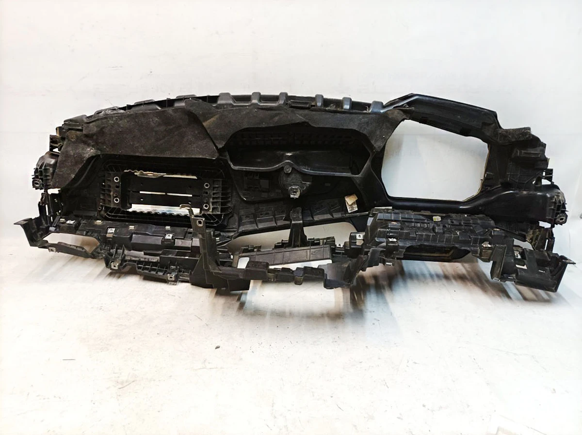 Панель приладів із повітроводом (торпедо) під відновлення Audi E-tron 4KL857001D